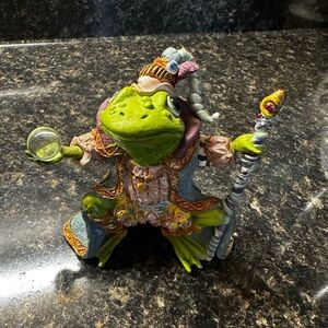 “Wizard of Camelot” figurine, or statue from the Camelot frogs statue collection